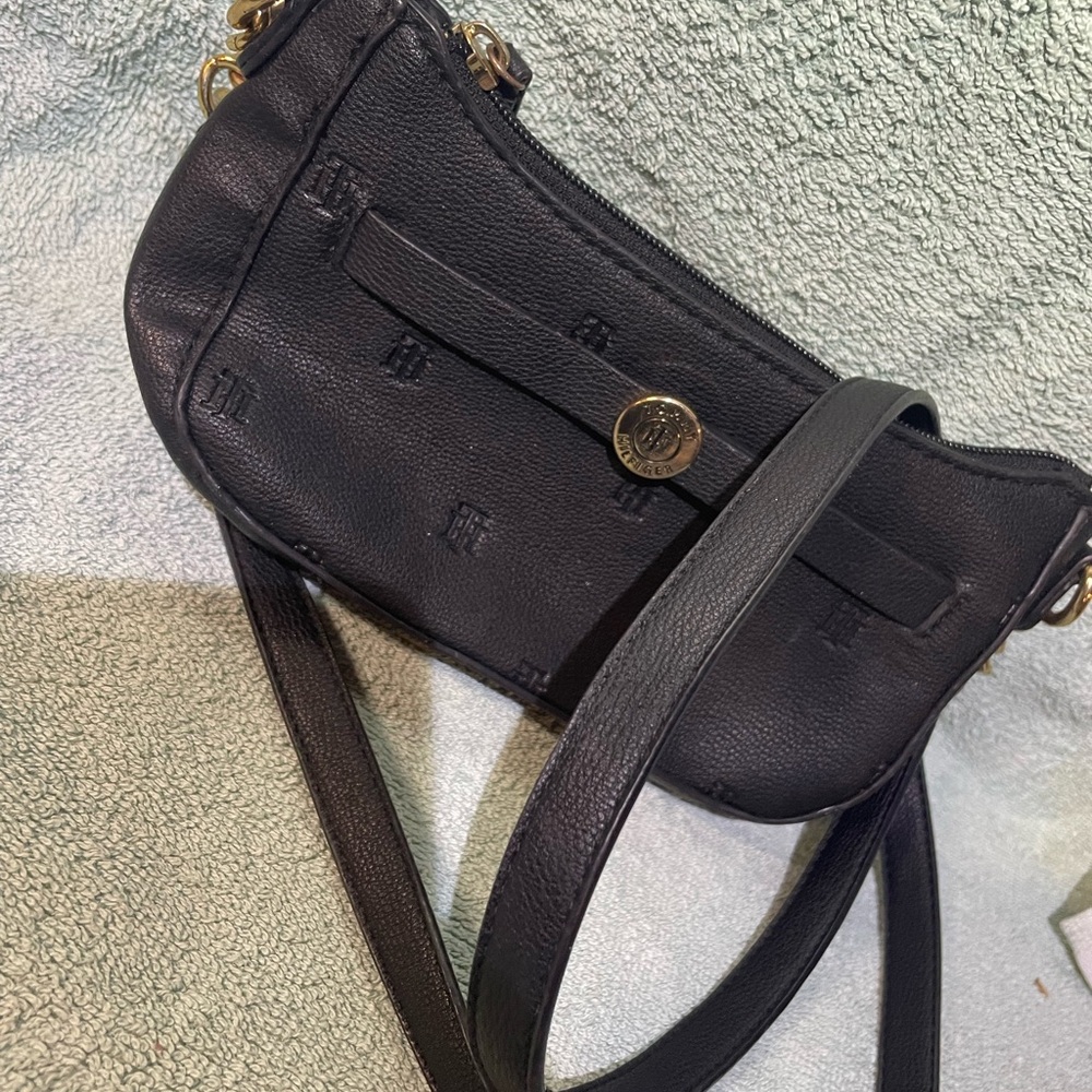 Tommy Hilfiger 

Leather Crossbody Bag